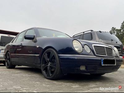 Mercedes Benz E 2.5d avantgarde