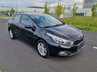 Kia Ceed II Hatchback 5d Facelifting 1.4 DOHC 100KM 2015