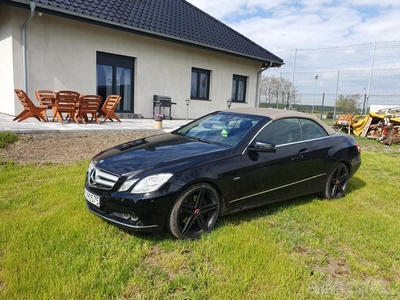 MERCEDES E 220 CABRIO