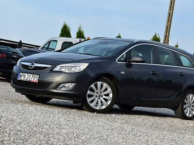 Opel Astra J Sports Tourer 1.4 Twinport ECOTEC 100KM 2011