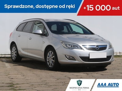 Opel Astra J Sports Tourer 1.6 Twinport ECOTEC 115KM 2010