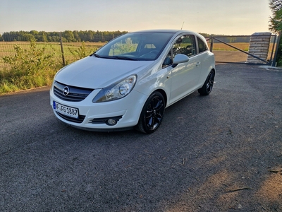 Opel Corsa D Hatchback 1.4 Twinport ECOTEC 100KM 2011