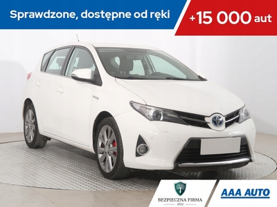 Toyota Auris II Hatchback 5d 1.8 HSD 136KM 2013