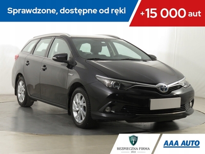 Toyota Auris II Touring Sports Facelifting 1.8 Hybrid 136KM 2016