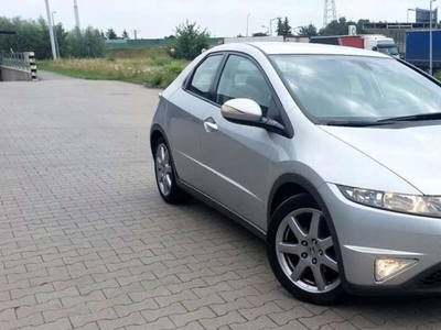 Honda Civic VIII Hatchback 3d 1.8 i-VTEC 140KM 2007