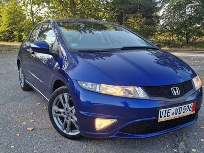 Honda Civic VIII Hatchback 3d 1.8 i-VTEC 140KM 2010