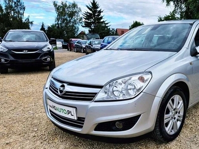 Opel Astra J Hatchback 5d 1.6 Twinport ECOTEC 115KM 2009