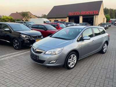 Opel Astra J Sports Tourer 1.4 Turbo ECOTEC 120KM 2011