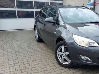 Opel Astra J Sports Tourer 1.4 Turbo ECOTEC 140KM 2011