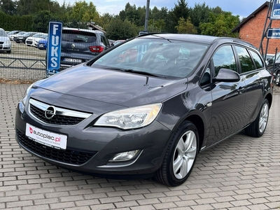 Opel Astra J Sports Tourer 1.4 Turbo ECOTEC 140KM 2012