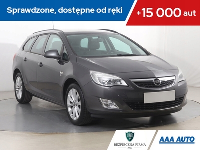 Opel Astra J Sports Tourer 1.4 Turbo ECOTEC 140KM 2012