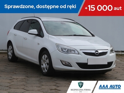 Opel Astra J Sports Tourer 1.4 Twinport ECOTEC 100KM 2011