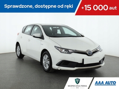 Toyota Auris II Hatchback 5d Facelifting 1.8 Hybrid 136KM 2015