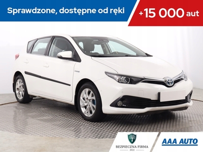 Toyota Auris II Hatchback 5d Facelifting 1.8 Hybrid 136KM 2016