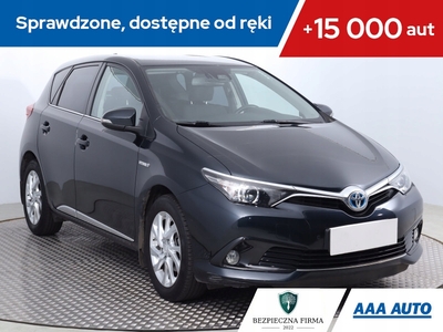 Toyota Auris II Hatchback 5d Facelifting 1.8 Hybrid 136KM 2016