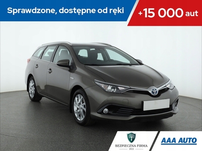 Toyota Auris II Touring Sports Facelifting 1.8 Hybrid 136KM 2016