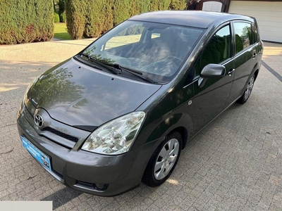 Toyota Corolla Verso E120 2.2 D-4D 136KM 2006