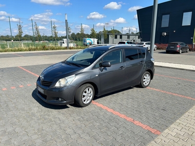 Toyota Verso Minivan 2.0 D-4D 126KM 2011