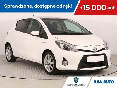 Toyota Yaris III Hatchback 5d Hybrid 100KM 2013