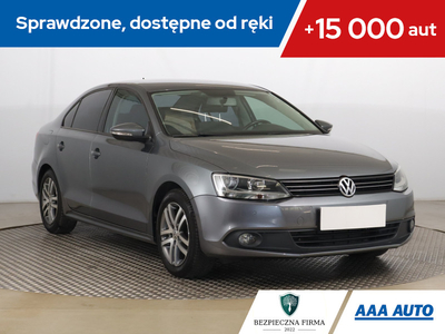 Volkswagen Jetta VI Sedan 1.2 TSI 105KM 2012