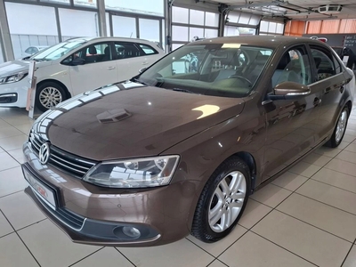 Volkswagen Jetta VI Sedan 1.4 TSI 160KM 2011