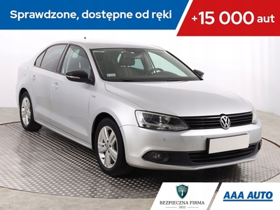 Volkswagen Jetta VI Sedan 1.6 TDI CR DPF 105KM 2012