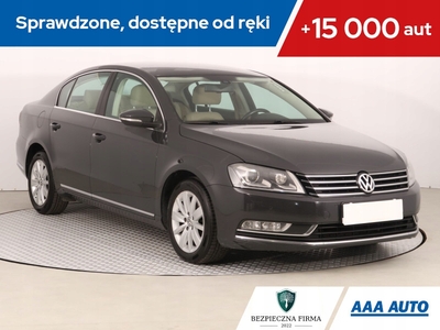 Volkswagen Passat B7 Limousine 2.0 TDI CR DPF BlueMotion 140KM 2014