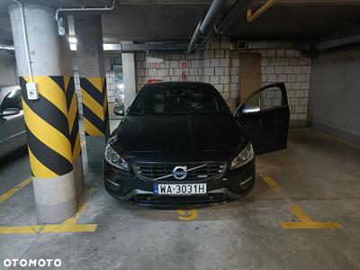 Volvo V60 D4 AWD R-Design Momentum