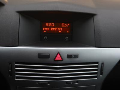 Opel Astra 2010 1.4 16V 171251km ABS klimatyzacja manualna