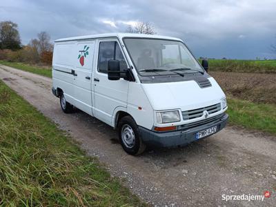 Renault Trafic 2.5 D sprawny, hak