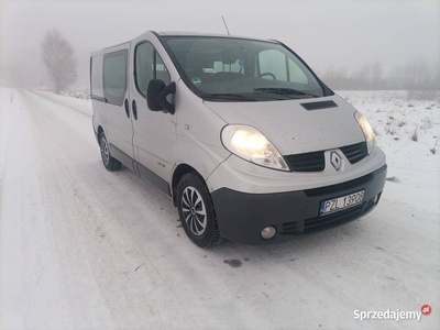 Renault Trafic ( Vivaro Primastar) 6 osobowy 2011 rok