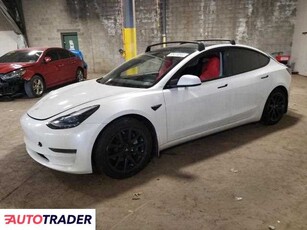 Tesla Model 3 benzyna 2021r. (CHALFONT)