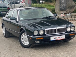 Jaguar XJ V