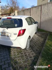 Sprzedam Toyotę yaris z bardzo niskim przebiegiem