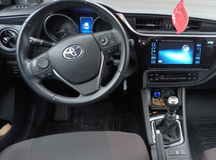 Toyota Auris 2015 1.6 Valvematic 99652km Kombi