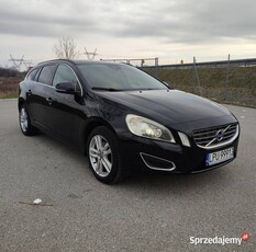 Volvo V60 1, 6 D2 115 KM Summum