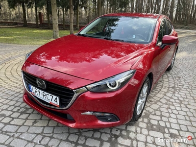 Mazda 3, bogate wyposażenie i niski przebieg.