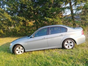 Sprzedam BMW 3 E90 318i