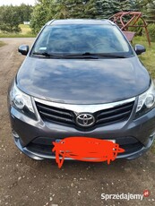 Sprzedam Toyotę Avensis kombi