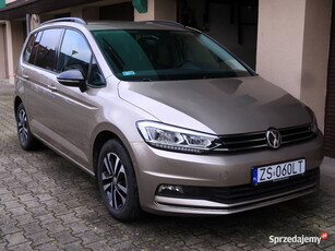 Volkswagen Touran IQ Drive 150KM benzyna 1.5 manual przebieg 20 tyś