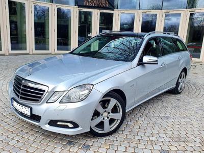 Używane Mercedes-Benz Klasa E - 56 600 PLN, 131 000 km, 2009