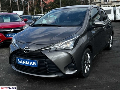 Toyota Yaris 1.0 benzyna 69 KM 2017r. (Sanok)