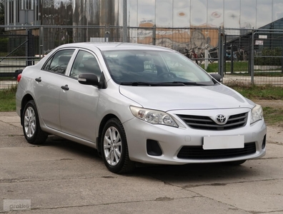 Toyota Corolla X , Salon Polska, Serwis ASO, Klima, Podgrzewane siedzienia