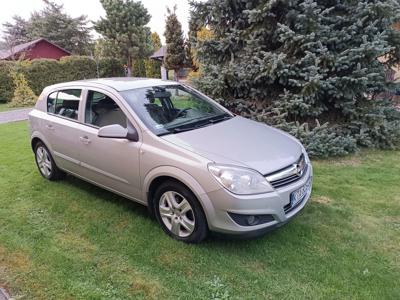 Używane Opel Astra - 11 200 PLN, 252 104 km, 2008