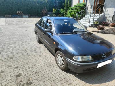 Używane Opel Astra - 2 200 PLN, 262 500 km, 1998