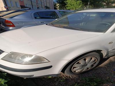 Używane Volkswagen Passat - 3 500 PLN, 350 000 km, 2001