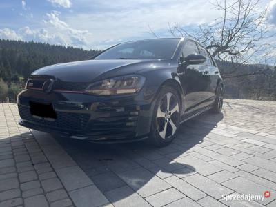 Volkswagen Golf 7 GTI 2015 rok