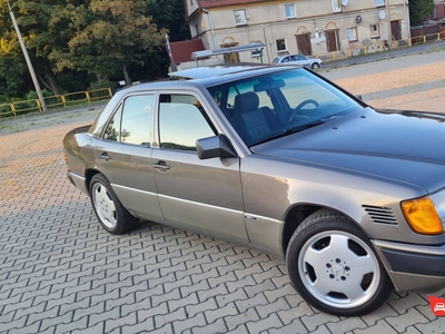 Mercedes-Benz W124