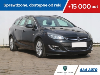 Opel Astra J Sports Tourer Facelifting 1.4 Turbo ECOTEC 140KM 2013