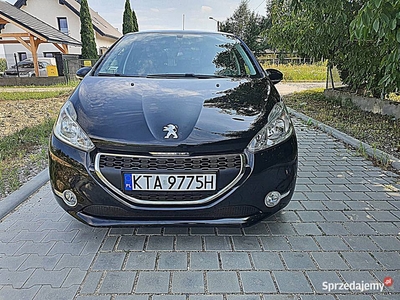 Peugeot 208 1.2 benzyna 2013 rok